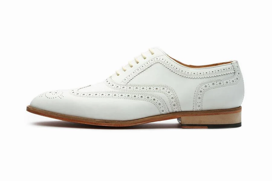 oxfords-wingtip-oxford-classic-white-5_900x_5de0b437-5c58-4b3e-9267-3ef084800e13