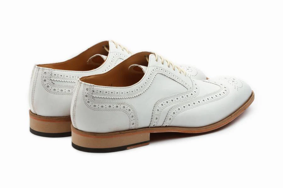 oxfords-wingtip-oxford-classic-white-6_900x_b290cbef-0f01-4095-b3a4-6dc15e3f2e65